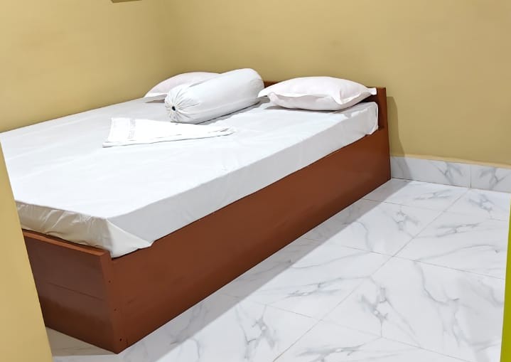 Deluxe Room (Non-AC)
